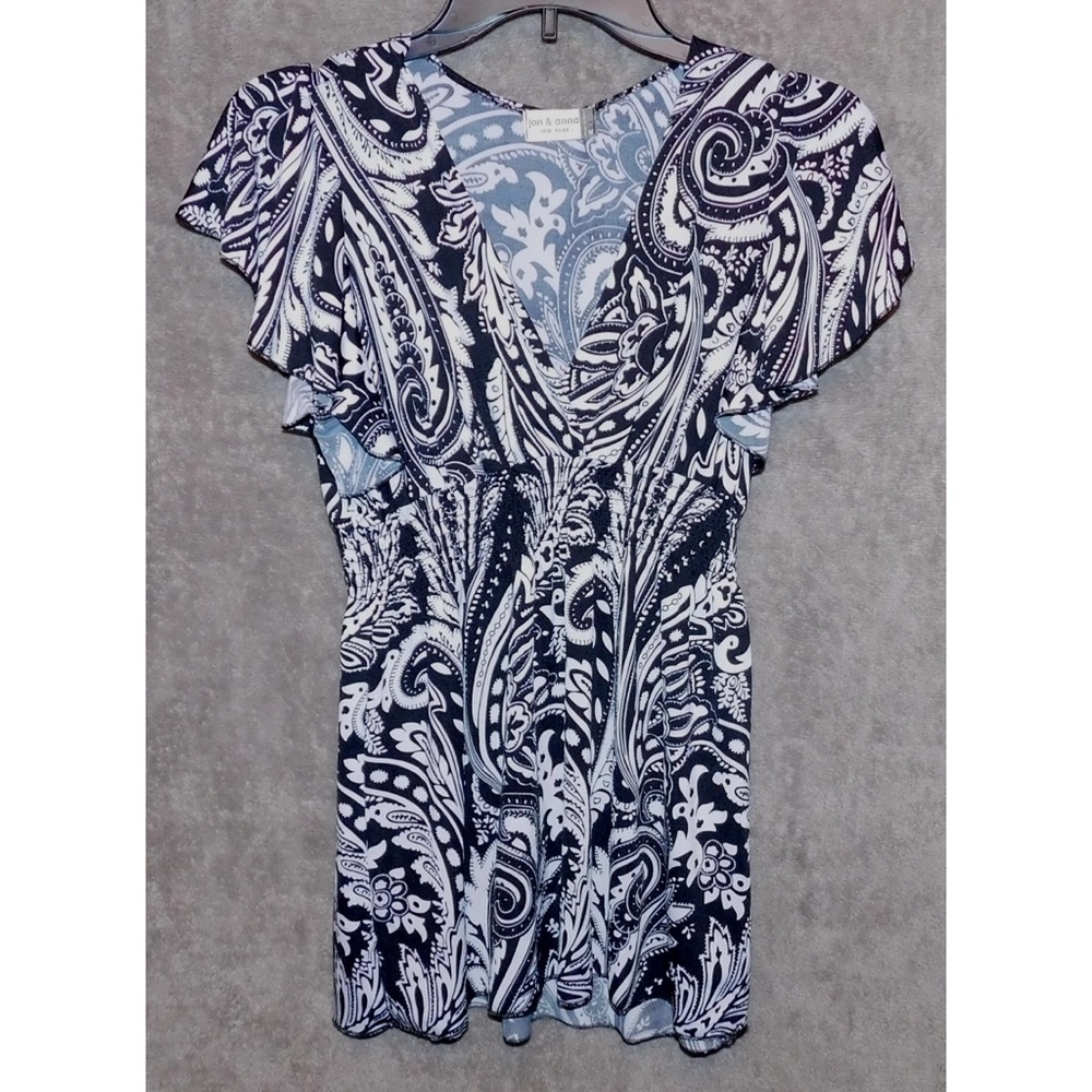 Jon & Anna, black and white patterned blouse